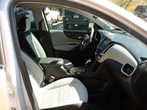 Used 2022 Chevrolet Equinox LS FWD image 10
