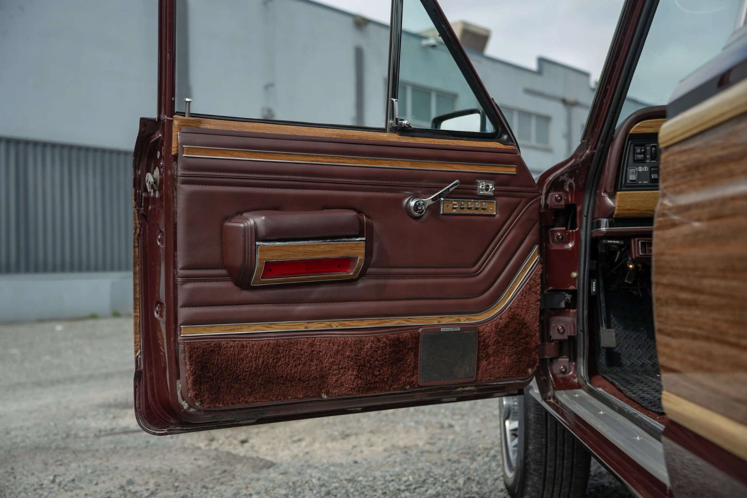 Used 1987 Jeep Grand Wagoneer AWD/4WD image 76