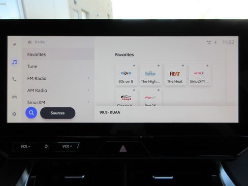 Used 2024 Toyota Venza XLE image 39