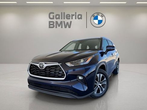 Used 2023 Toyota Highlander XLE image 1