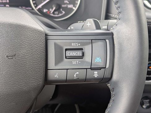 Used 2025 Nissan Rogue SV FWD image 27