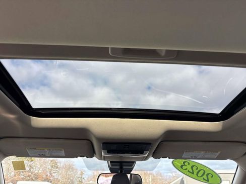 Used 2023 Nissan Altima 2.5 SV w/ SV Premium Package image 12