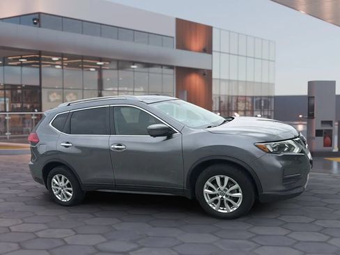 Used 2017 Nissan Rogue SV AWD/4WD image 16