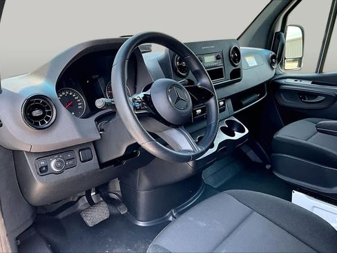 Used 2025 Mercedes-Benz Sprinter 2500 image 18