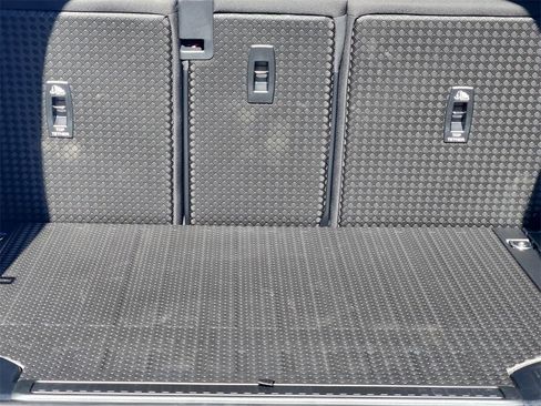 Used 2025 Land Rover Defender 110 S image 24