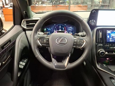 Used 2025 Lexus LX 700h Overtrail image 2