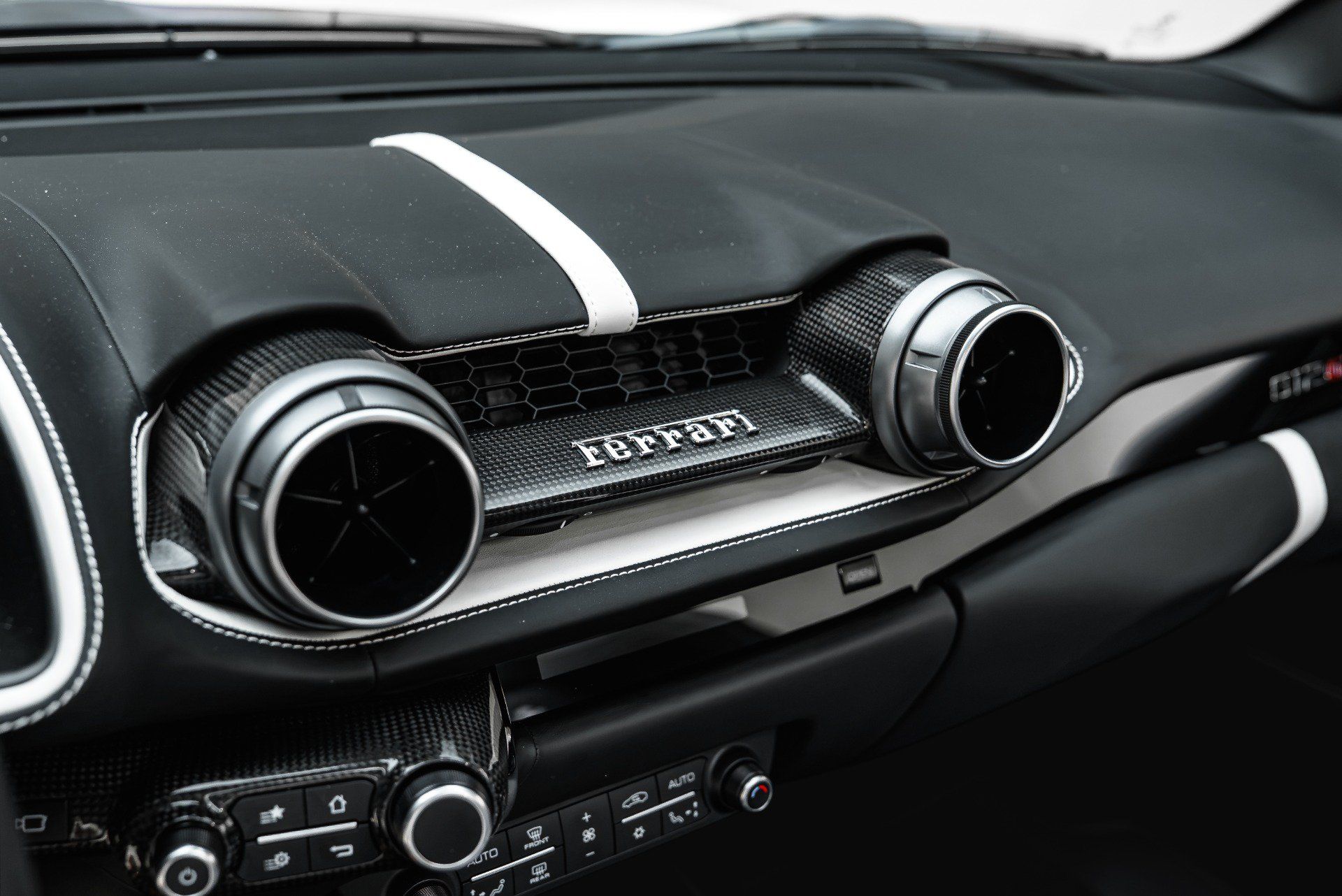 Used 2022 Ferrari 812 GTS RWD image 46