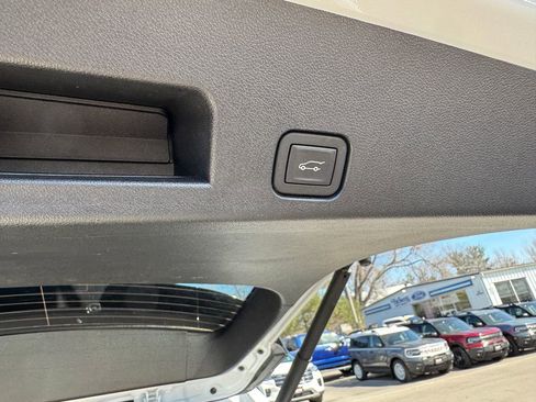 Used 2025 GMC Acadia Elevation AWD/4WD image 13