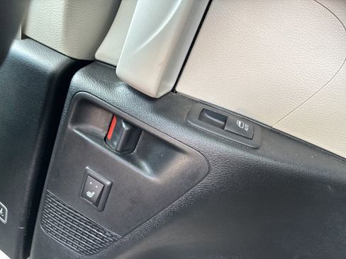 Used 2023 Chrysler Pacifica Limited FWD image 25