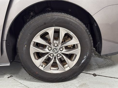 Used 2023 Toyota Sienna XLE image 24