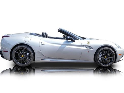 Used 2012 Ferrari California RWD image 2