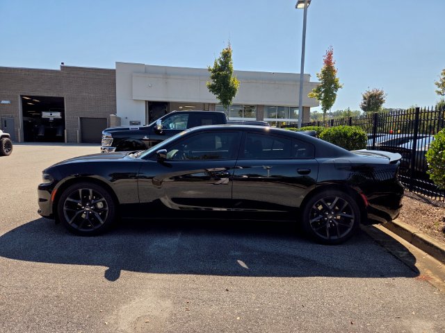 Used 2021 Dodge Charger SXT w/ Blacktop Package RWD image 4
