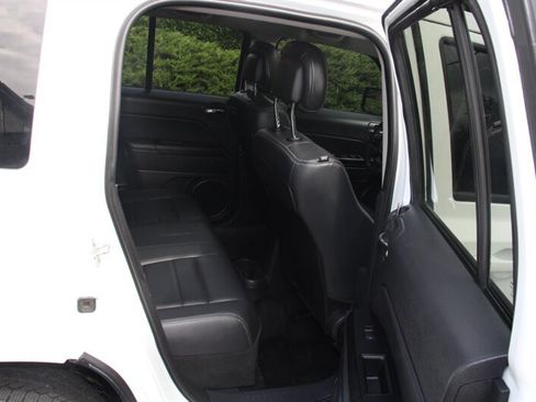 Used 2015 Jeep Patriot High Altitude AWD/4WD image 6