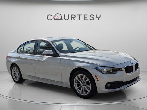Used 2017 BMW 320i Sedan image 7