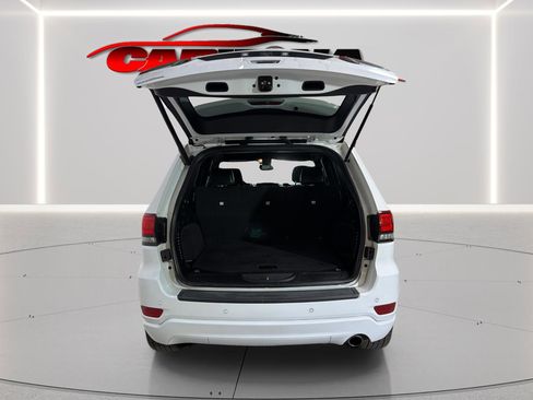 Used 2018 Jeep Grand Cherokee Altitude image 22