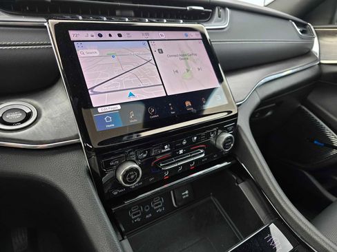 Used 2023 Jeep Grand Cherokee Overland w/ Luxury Tech Group IV image 31