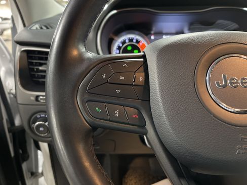 Used 2020 Jeep Cherokee Trailhawk w/ Comfort/Convenience Group image 19