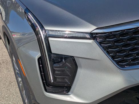Used 2025 Cadillac XT4 Premium Luxury image 10