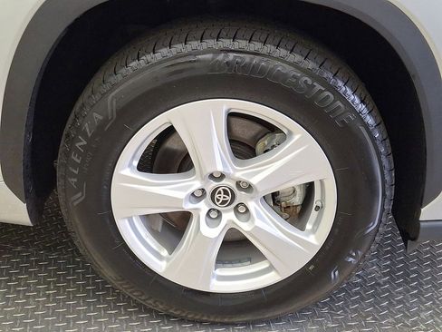 Used 2023 Toyota Highlander LE FWD image 26