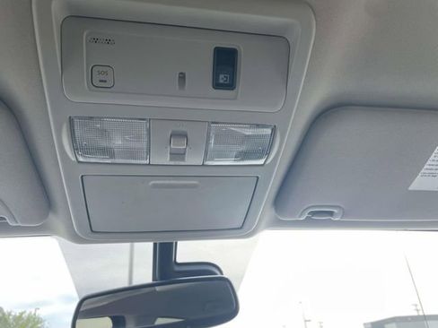 Used 2017 Nissan Titan SL AWD/4WD image 21