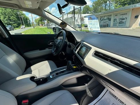 Used 2021 Honda HR-V EX image 32