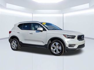 Used 2021 Volvo XC40 T4 Momentum w/ Premium Package FWD video 2