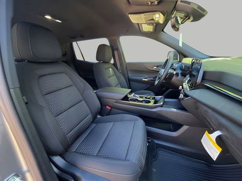 New 2026 Chevrolet Equinox LT w/ Safety and Technology Package FWD image 10