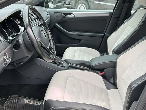 Used 2016 Volkswagen Jetta Sport FWD image 10