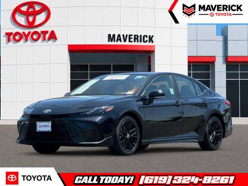 Used 2025 Toyota Camry SE FWD image 1