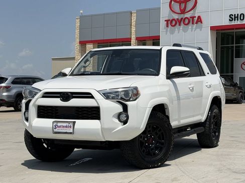 Used 2020 Toyota 4Runner SR5 Premium w/ Moonroof Package AWD/4WD image 2