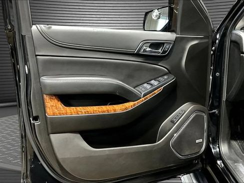 Used 2020 Chevrolet Suburban Premier AWD/4WD image 19