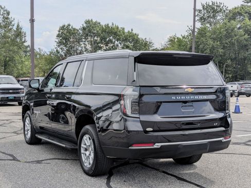 Used 2026 Chevrolet Suburban LT w/ Comfort Package AWD/4WD image 4