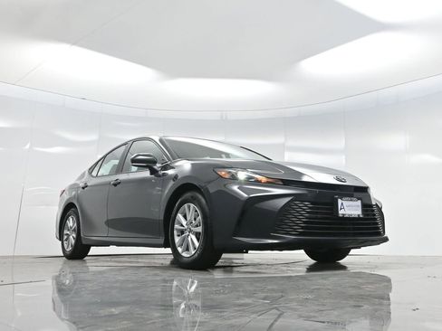 Used 2025 Toyota Camry LE w/ Convenience Package image 61