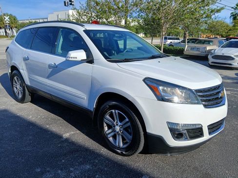 Used 2016 Chevrolet Traverse LT FWD image 1