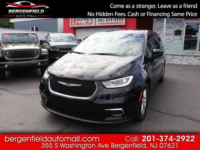 Used 2026 Chrysler Pacifica Select