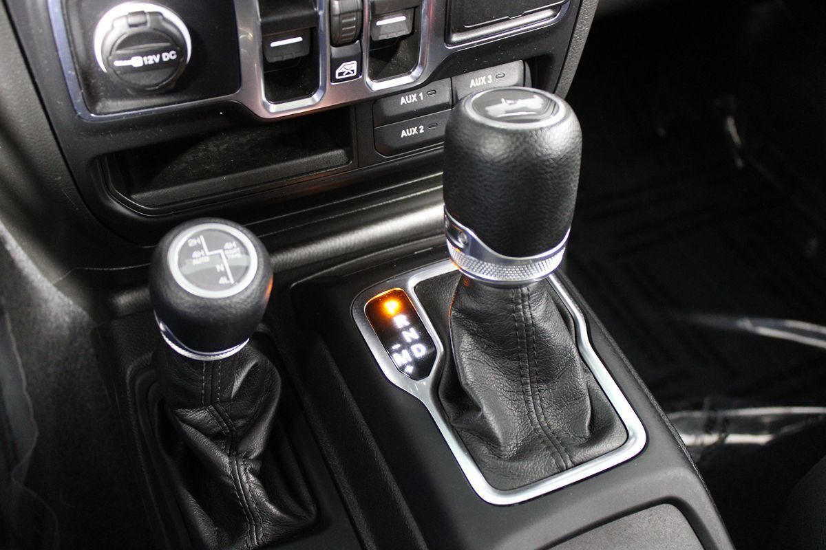 Used 2023 Jeep Wrangler Unlimited w/ Cold Weather Group AWD/4WD image 16