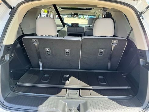 Used 2025 Honda Pilot Elite image 9
