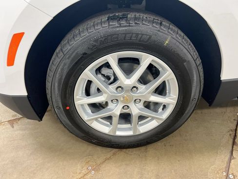Used 2024 Chevrolet Equinox LT w/ LPO, Floor Liner Package FWD image 25