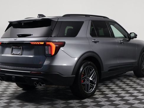 Used 2025 Ford Explorer ST AWD/4WD image 4