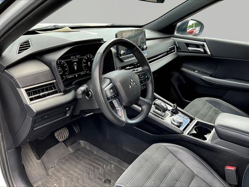 Used 2024 Mitsubishi Outlander SE Black Edition AWD/4WD image 17