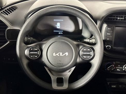 Used 2025 Kia Soul LX w/ LX Technology Package FWD image 13