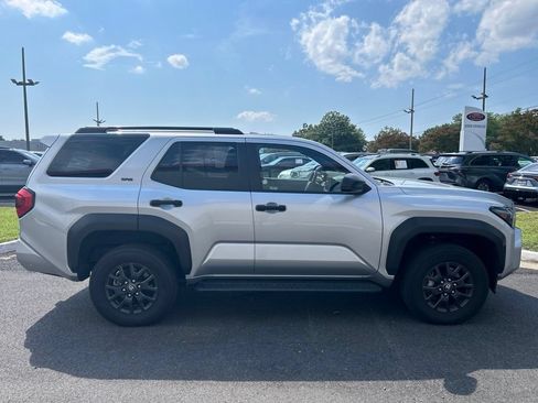 Used 2025 Toyota 4Runner SR5 AWD/4WD image 2