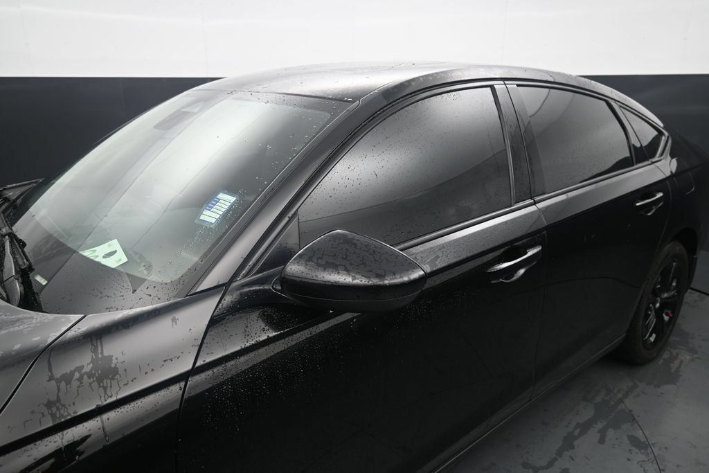 Used 2025 Honda Accord SE image 12