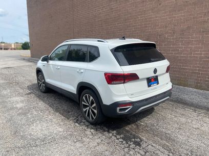 Used 2023 Volkswagen Taos SE w/ Panoramic Sunroof Package