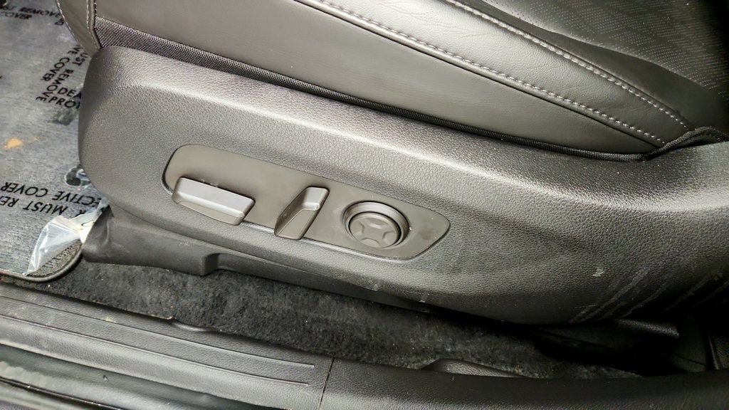 Used 2025 Kia Carnival SX FWD image 12