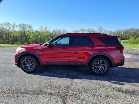 Used 2025 Ford Explorer ST-Line w/ ST-Line Street Pack AWD/4WD image 33