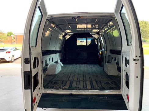 Used 2011 Ford E-350 and Econoline 350 Extended Super Duty image 12