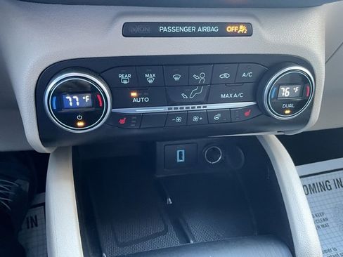 Used 2020 Ford Escape Titanium image 17