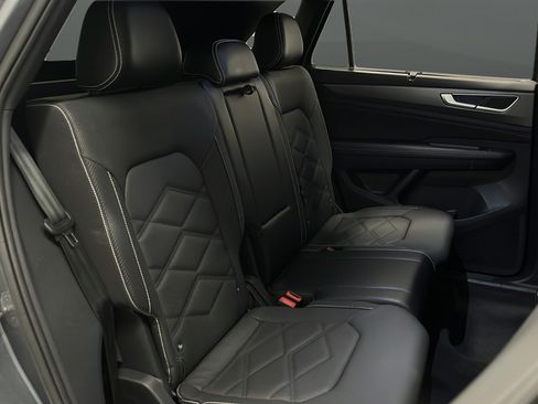 Used 2024 Volkswagen Atlas Cross Sport SE w/ Black Wheel Package AWD/4WD image 24