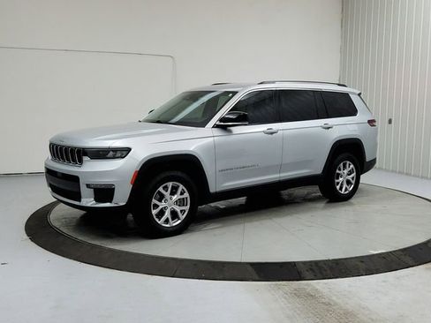 Used 2022 Jeep Grand Cherokee L Limited image 3